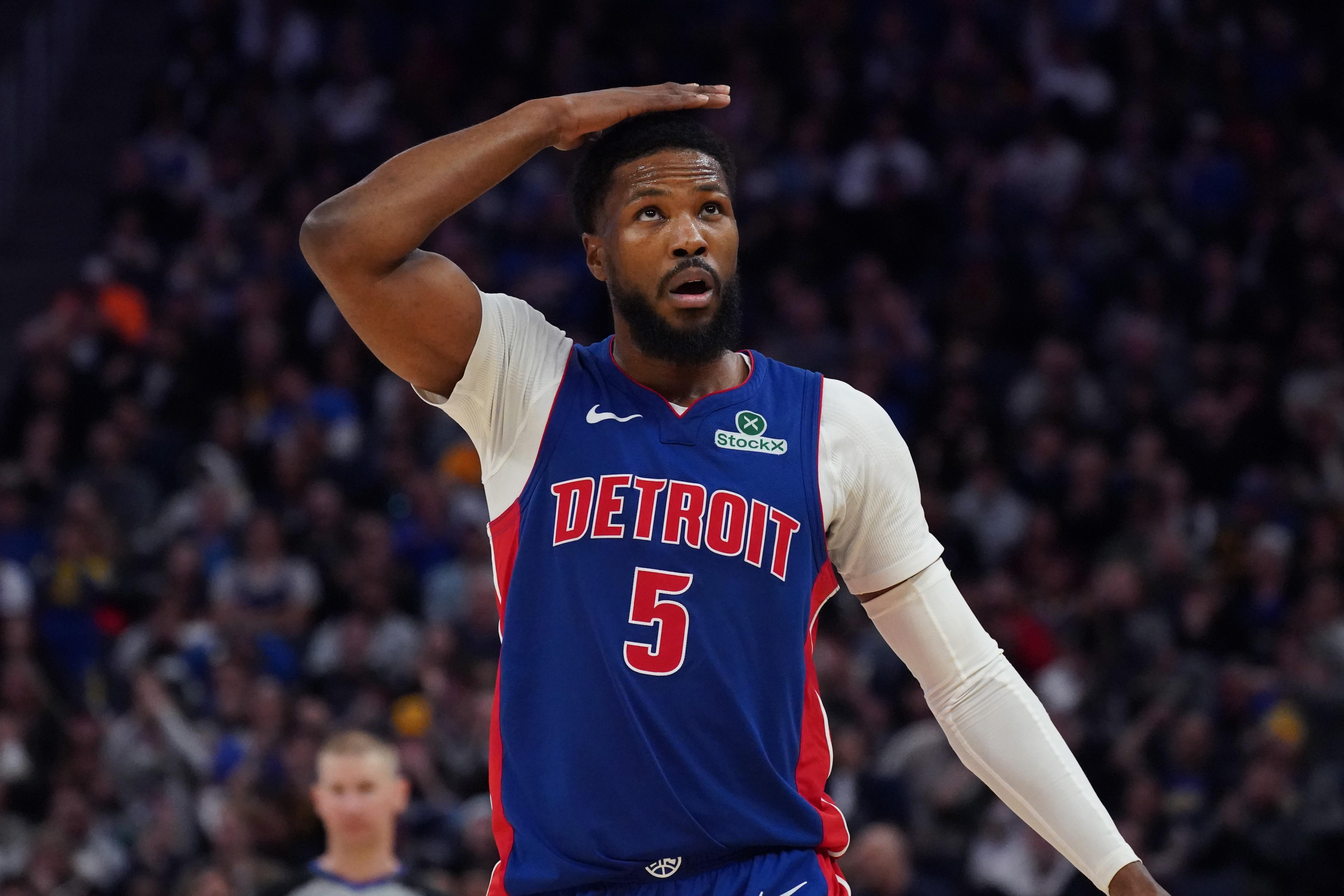 场均16.3分&amp;amp;三分41.6%！火媒：火箭还有名额空缺 应追比斯利吗？